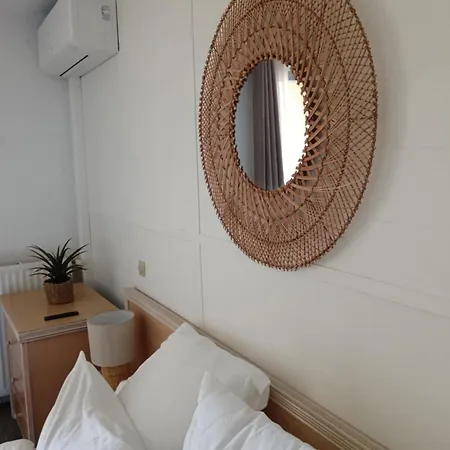 Apartament Agreable Climatise, Avec Parking, Piscine Et Vue