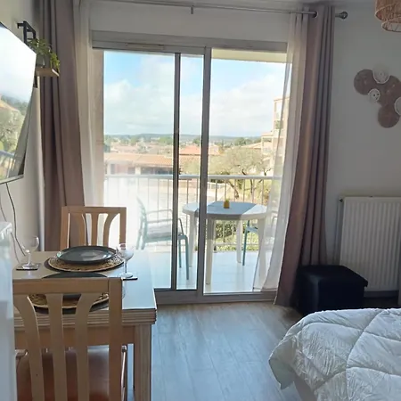 Agreable Climatise, Avec Parking, Piscine Et Vue Apartmán *