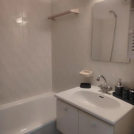 Agreable Climatise, Avec Parking, Piscine Et Vue